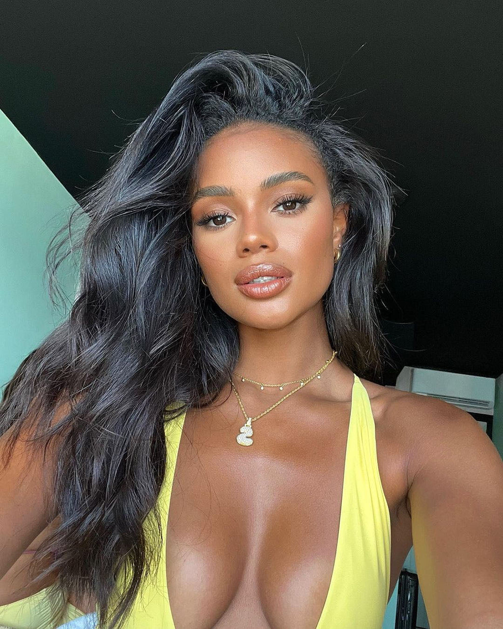 Buy 1 Get 1 Free| Simidola 13x4 Lace 200% Density Body Wave Hair Wig & Free 10 inch 7x5 Wear Go Straight Hair Wig